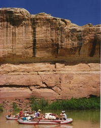 Floating_in_canyonlands_2