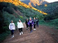 The_oaks_hiking_group_on_trail