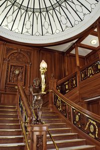 Tit018_staircase_vert_hires